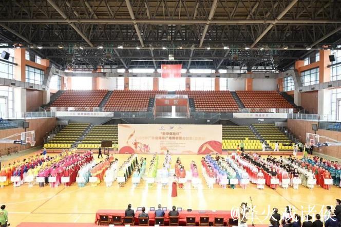 2025年广东健身广场舞联赛东莞站拉开帷幕，赞助商“新华保险”